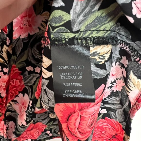 Torrid Sleeveless Blouse Rose Floral Lace Neck Insert Ruffle 3 3X - Picture 3 of 5